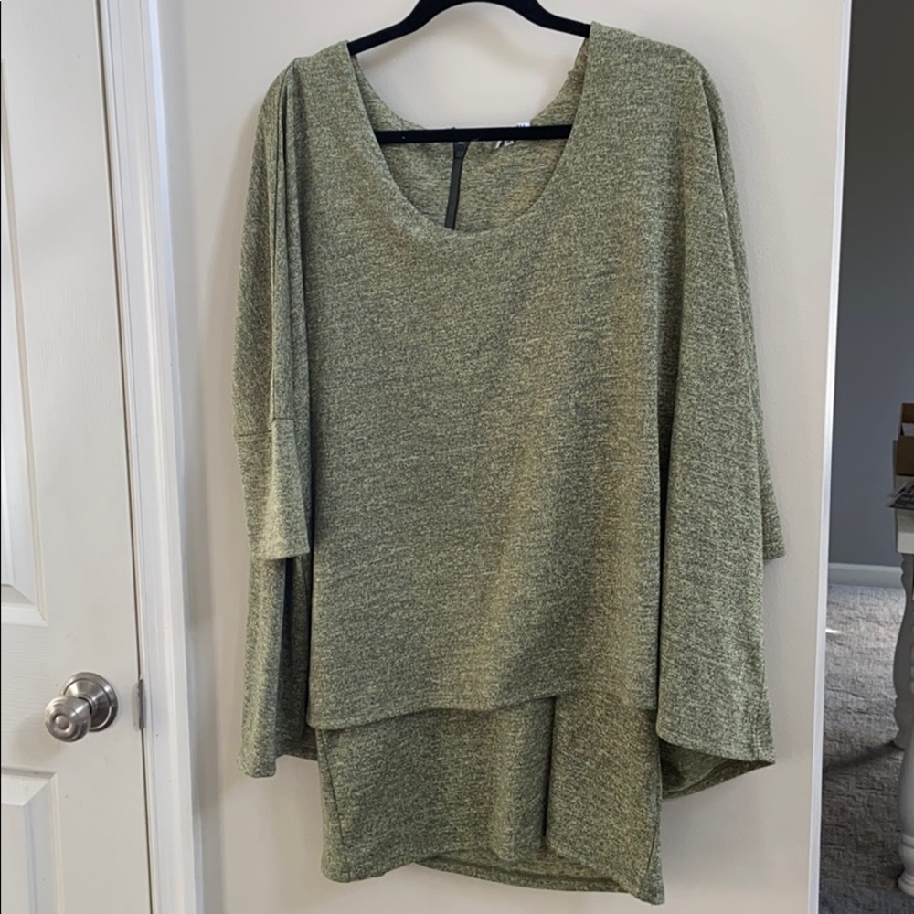 DJ and Juju 1x green layered top Stitch Fix